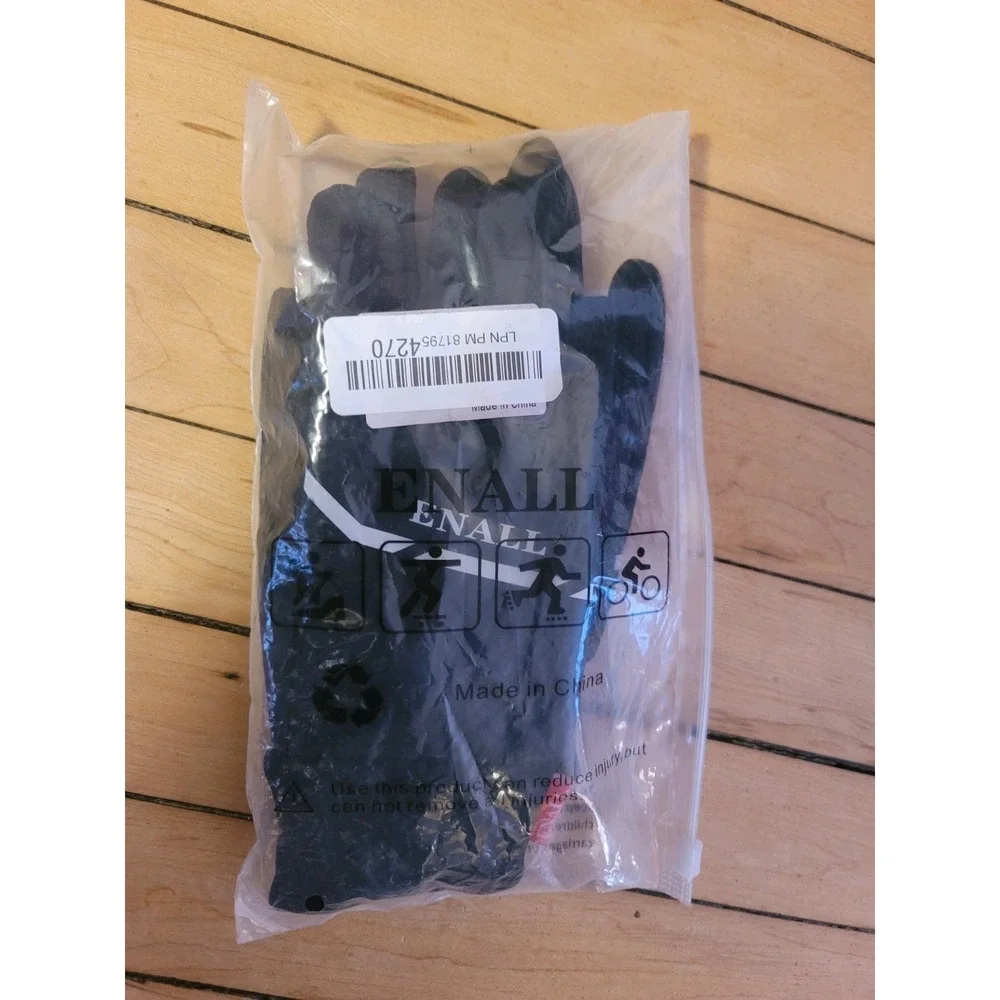 ENall Women's Size Medium Cold Weather Winter Gloves NWT Warm and Soft With Grip